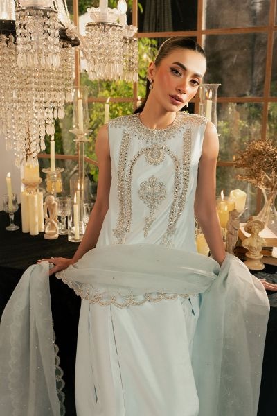 Khakaa - Icelis Pakistani fashion outfit in blue tones.